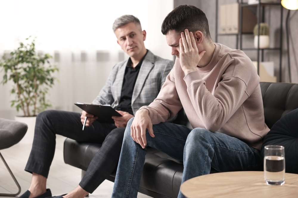 A psychotherapist working with patient suffering from addiction